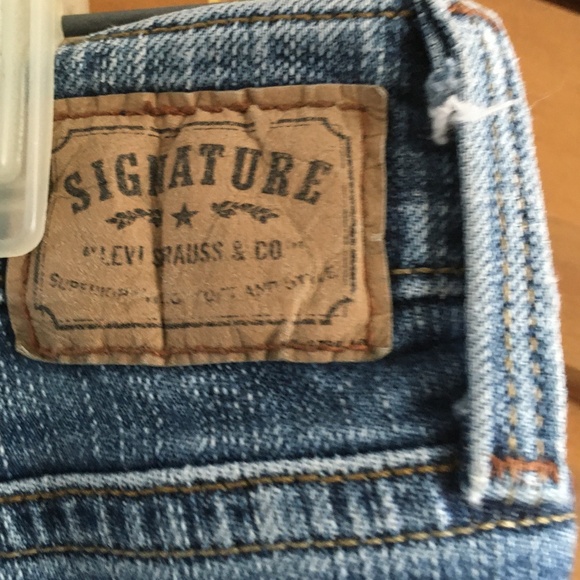 Levi Misses 14 L Signature EUC - Picture 4 of 6